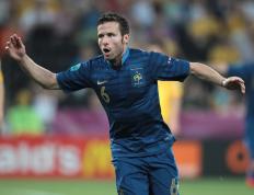 28圈体育-包含法国杯今晨走向成谜，斯图加特临场应变，悬念犹存，更衣室氛围转暖的词条