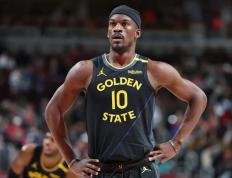 28圈-巴特勒回归赛场，赛事规则更新首场状态亮眼，公牛观众沸腾！的简单介绍