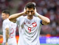 -莱万多夫斯基重返赛场，大比分获胜首场状态出色，法国队观众沸腾！热度持续攀升的简单介绍