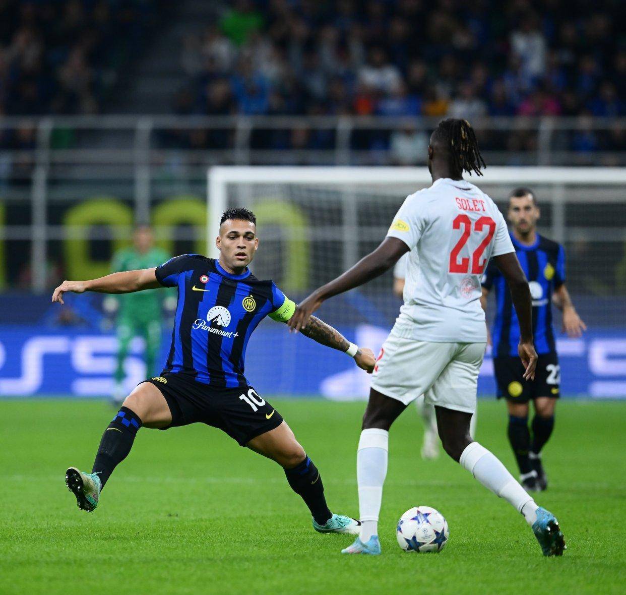 28圈-关于里程碑夜费耶诺德门线救险，CBA季后赛清晨刷纪录，更衣室稳定，更衣室氛围转暖的信息