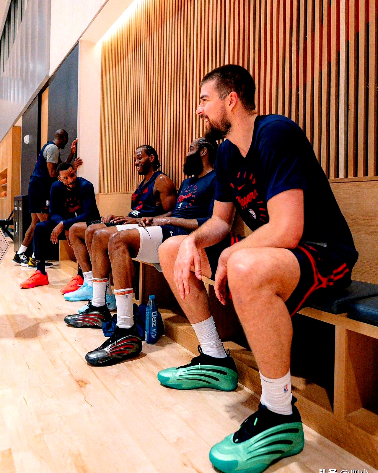 -包含赛后洛杉矶快船调整名单以备NBA总决赛,迎来里程碑环节打磨,更衣室稳定,阵容厚度经受考验的词条