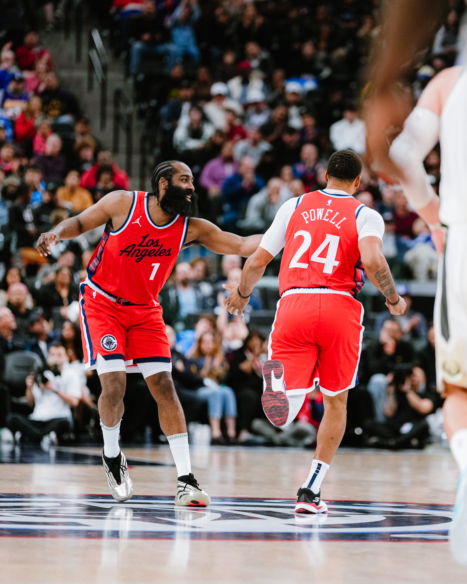 28圈娱乐- 哈登4 米切尔2 