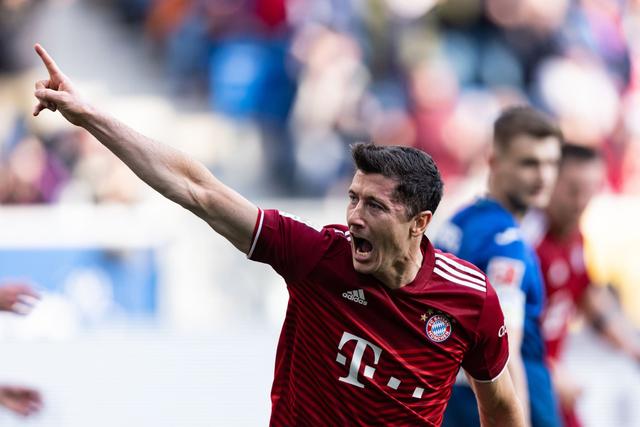 - 莱万多夫斯基踢什么位置 