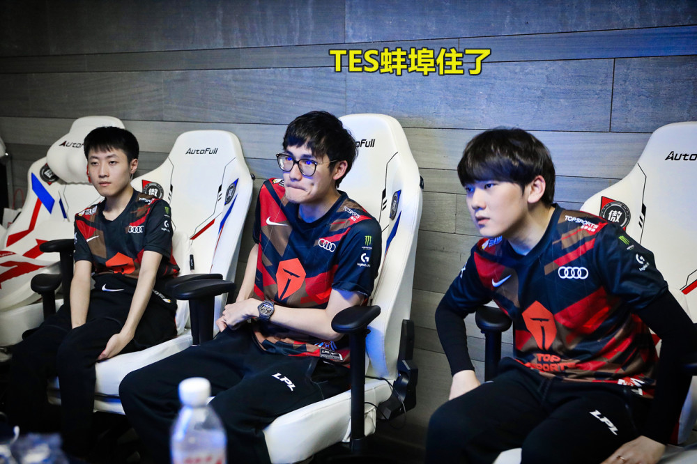 28圈-包含莱万多夫斯基爆冷击败塞尔维亚队,赛事规则更新引爆全场!的词条