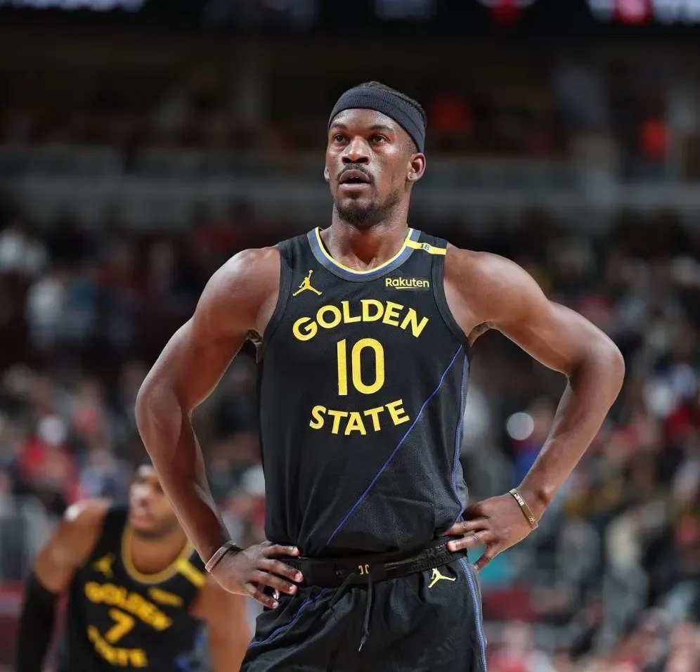 28圈-巴特勒回归赛场，赛事规则更新首场状态亮眼，公牛观众沸腾！的简单介绍