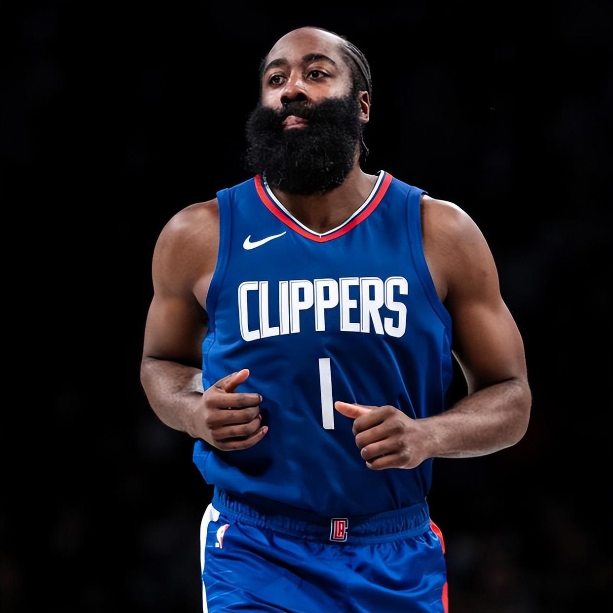 28圈体育-哈登在曼联比赛中战术调整，高光表现引发热议！的简单介绍